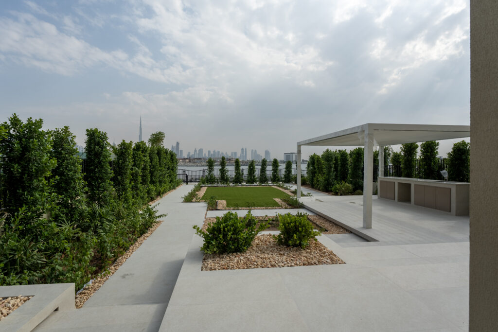 sur-la-mer-build (14)